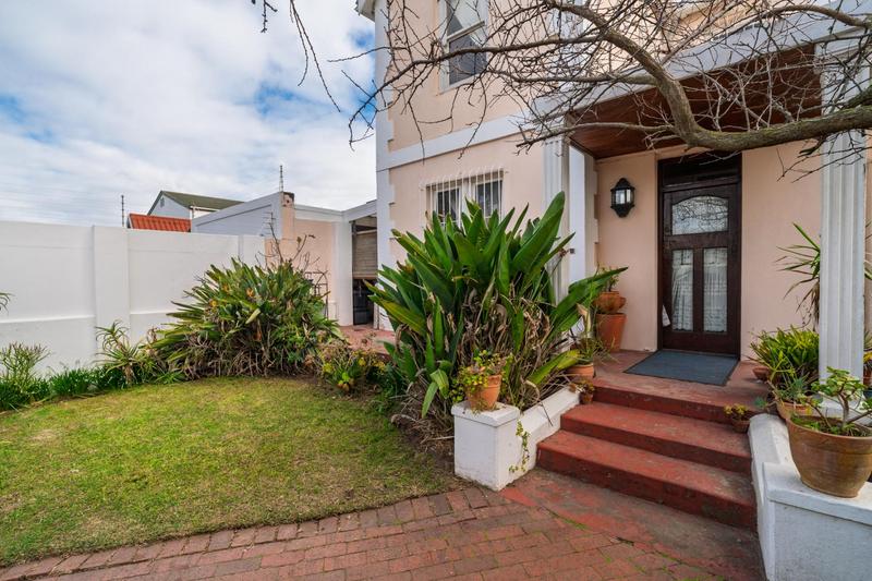 8 Bedroom Property for Sale in Claremont Western Cape